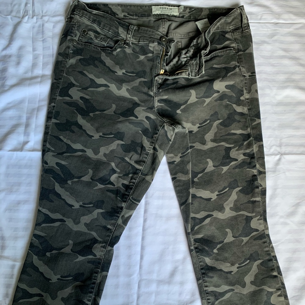 Torrid Cropped Camo Jegging